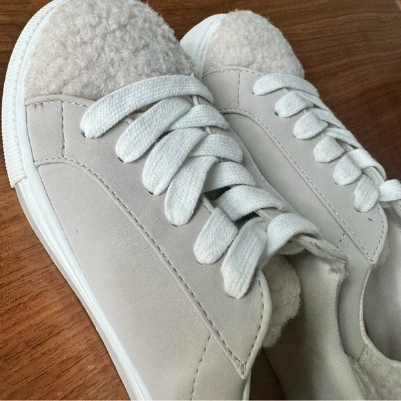 Treasure & Bond Kid’s Kamila Cozy Faux Fur Trim Sneaker. Size Kid’s 13. - Picture 10 of 14